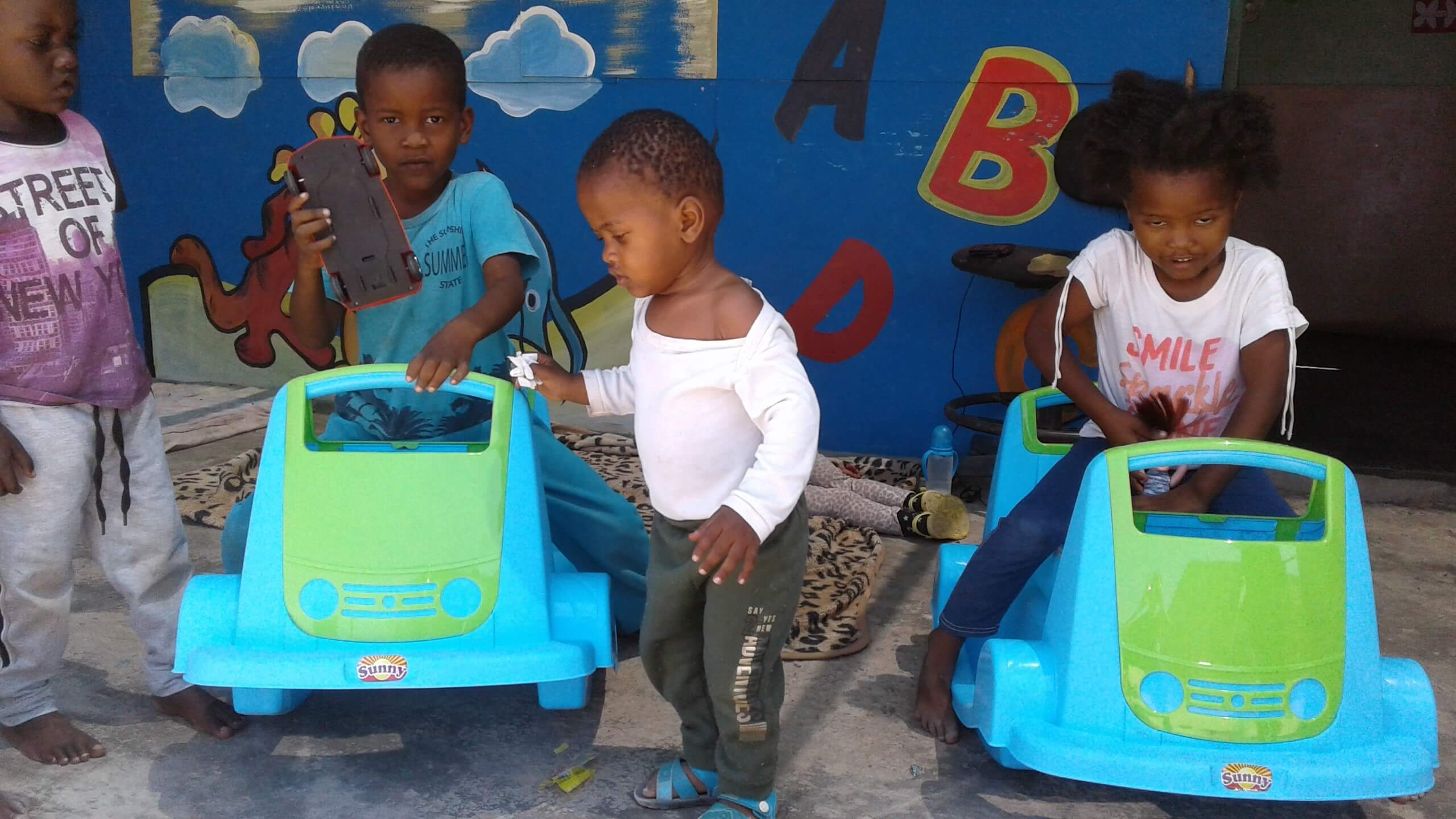 Januar 2020: Die Kinder im New Hope Kindergarten freuen sich über neues Spielzeug